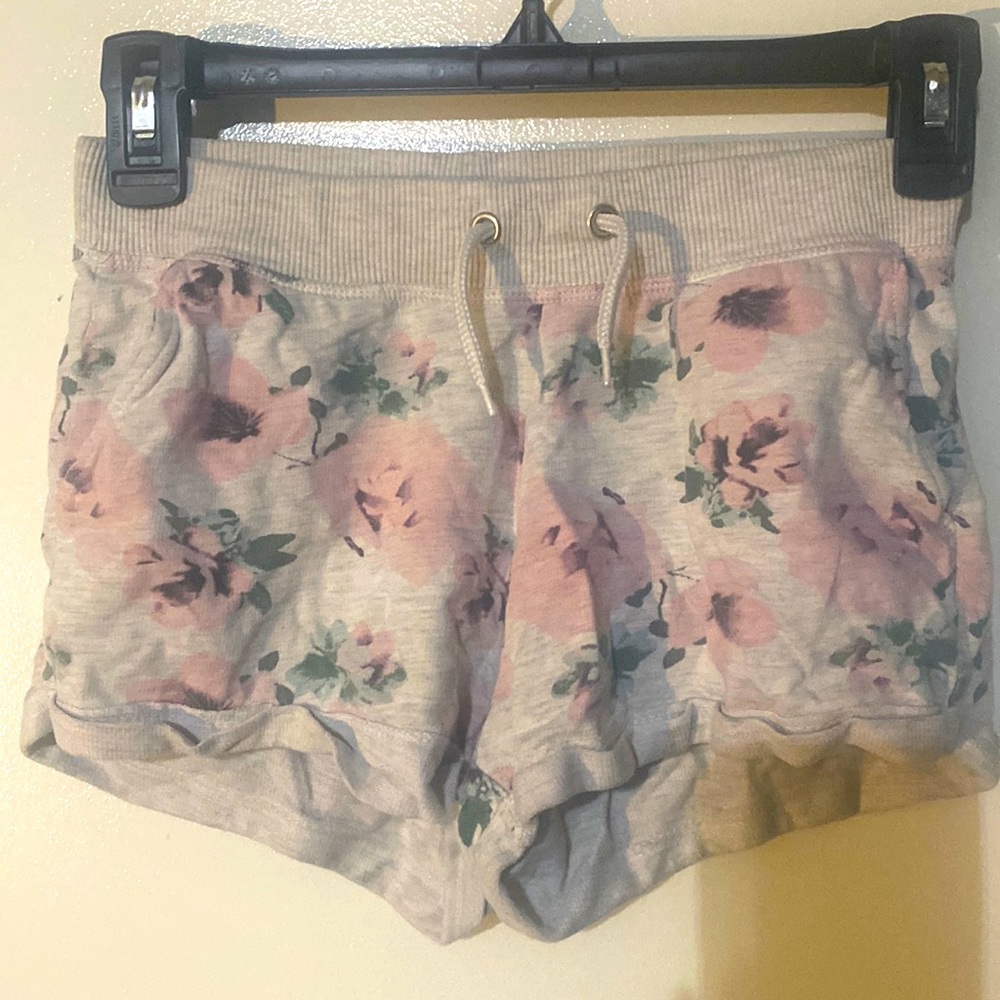 H&M brand floral comfy shorts with elastic and drawstring waist sz 10/11